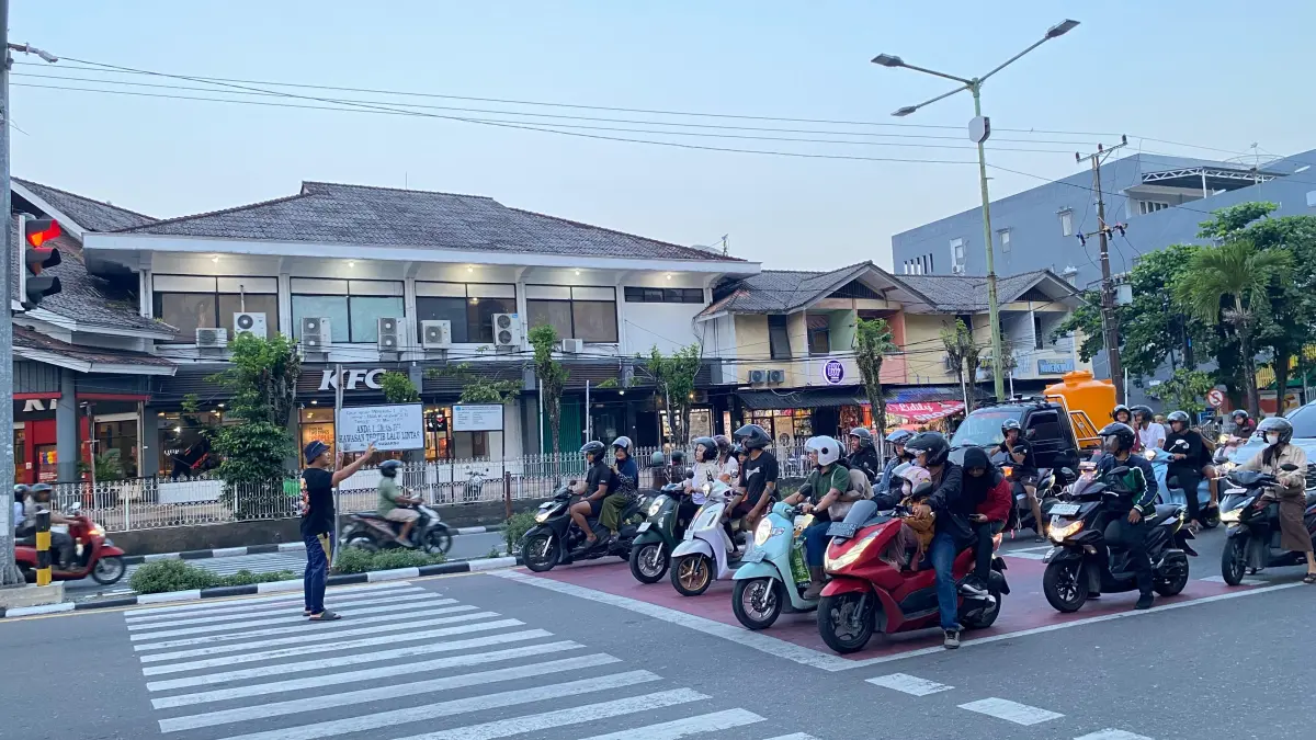 Potret di balik layar konten Kuis Lampu Merah, yang viral di medsos.