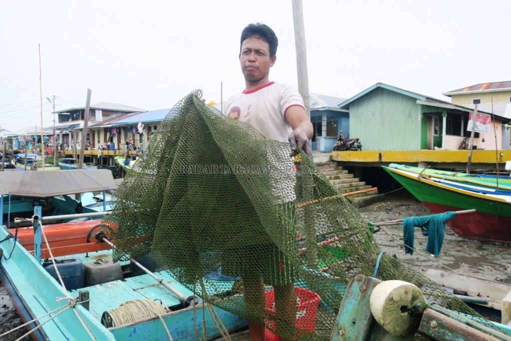 nelayan-masih-pakai-pukat-hela