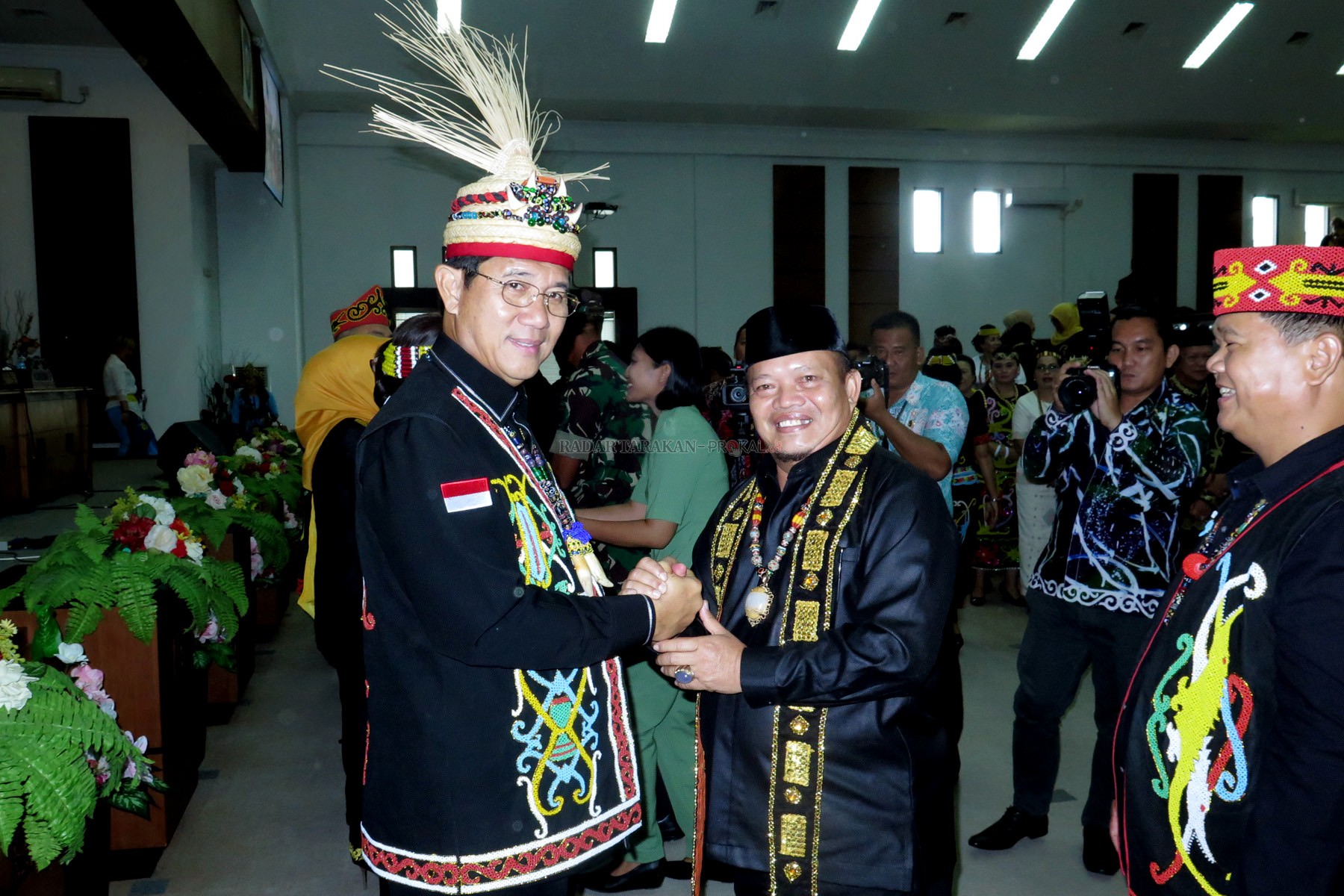 lembaga-adat-berperan-serta-membangun-daerah