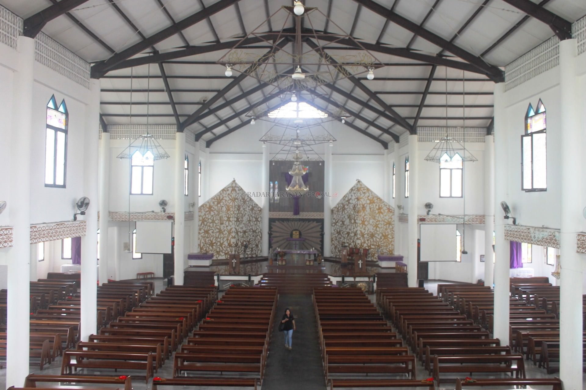 ada-kolaborasi-kultur-budaya-dalam-gereja-katolik-santa-maria