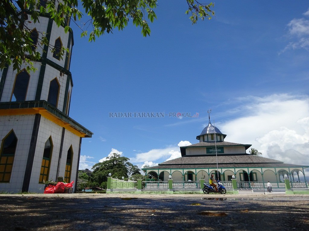 miliki-11-pintu-lantai-ubin-didatangkan-dari-belanda