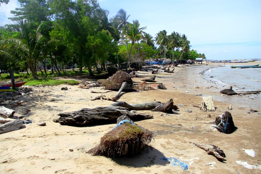 pantai-amal-abrasi-perlahan-warga-memilih-pergi