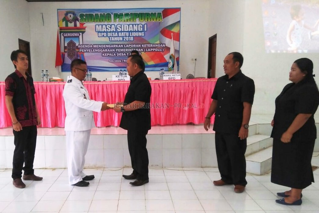 pertama-kades-batu-lidung-sampaikan-lkppdes-2017