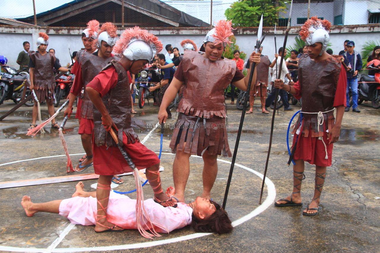 tablo-jalan-salib-drama-penyaliban-yesus