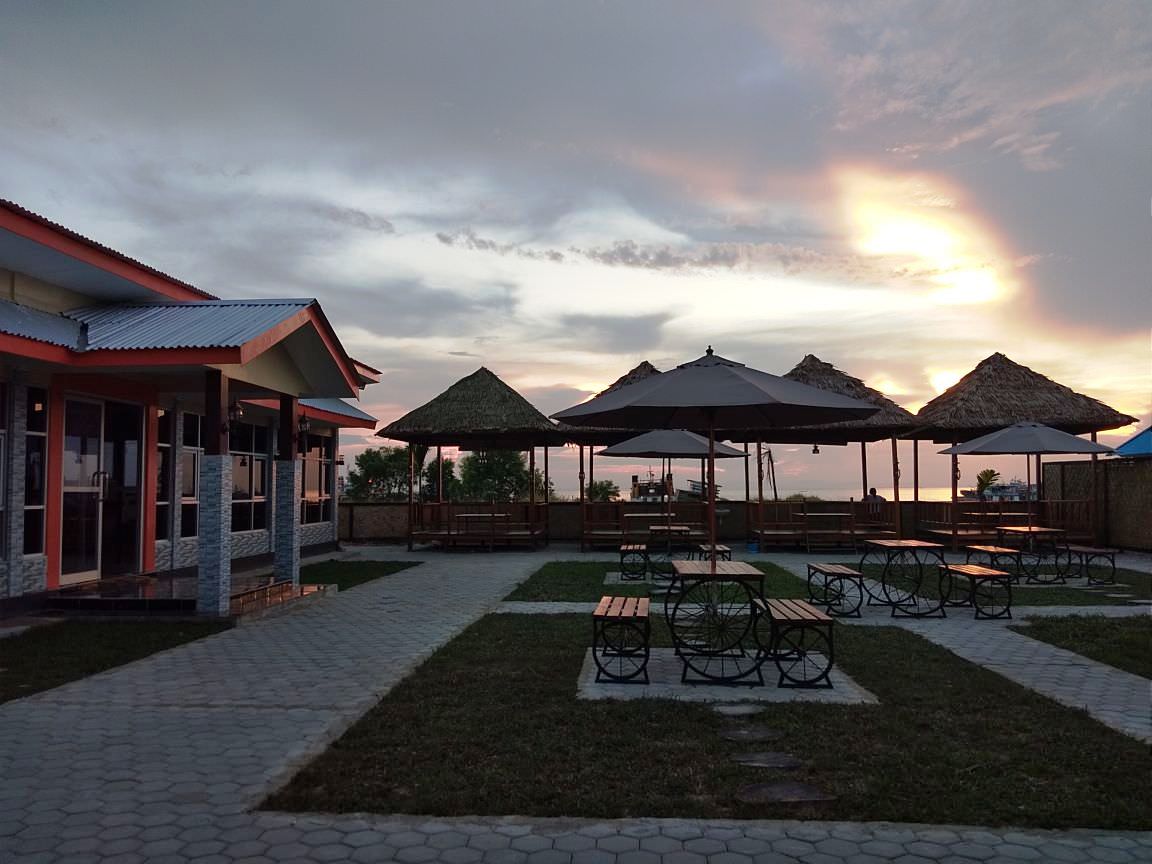 nikmati-view-sunset-sambil-kulineran