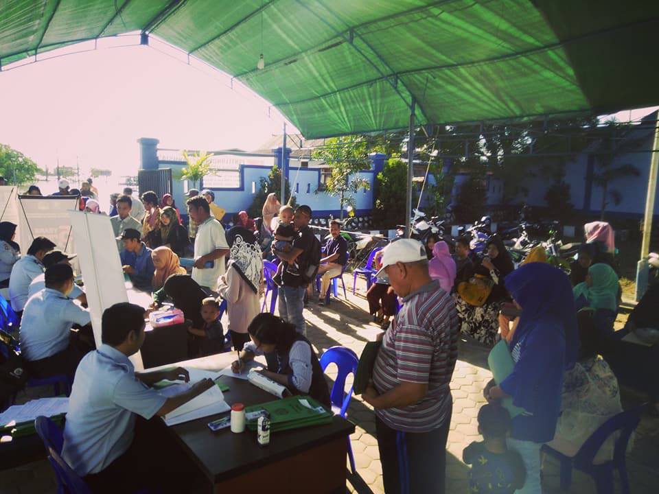 pos-imigrasi-diserbu-warga
