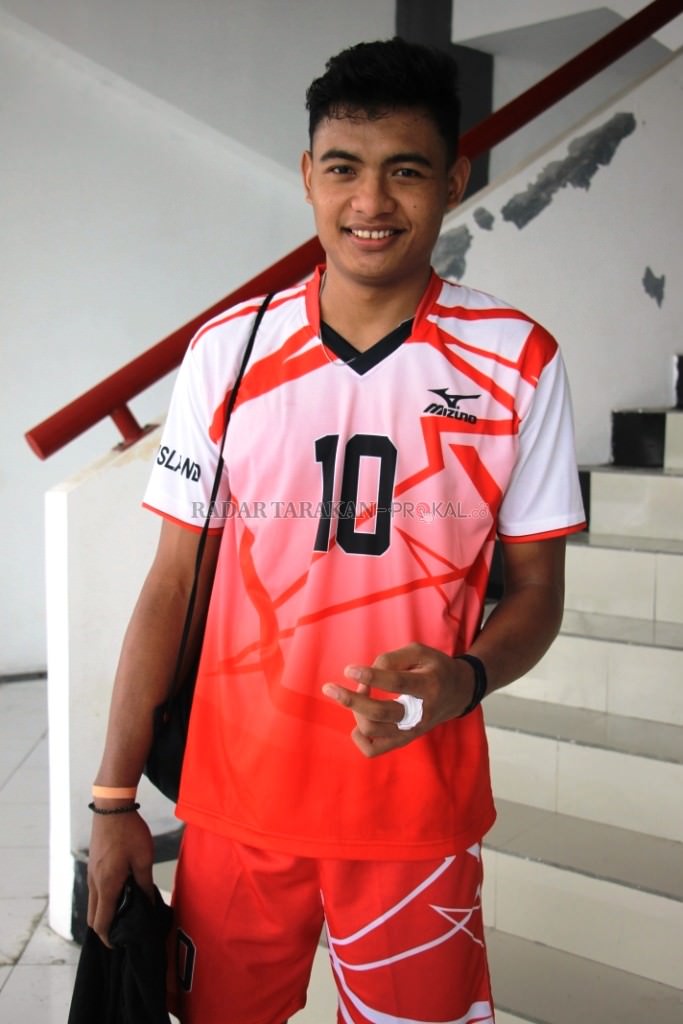 dari-pemain-sepak-bola-menjadi-atlet-voli