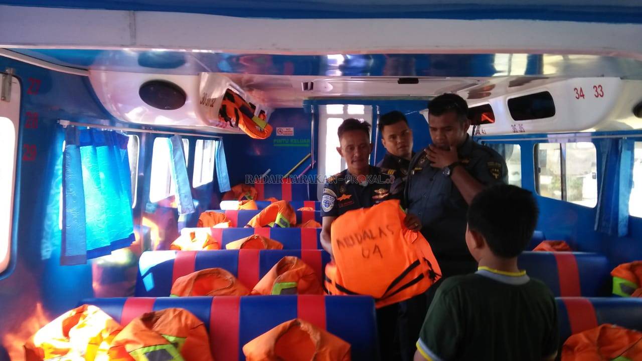 47-life-jacket-tak-layak-pakai-ditemukan-dalam-speedboat