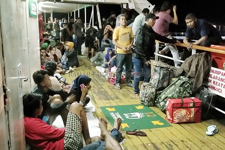 padat-3000-penumpang-sesaki-km-lambelu