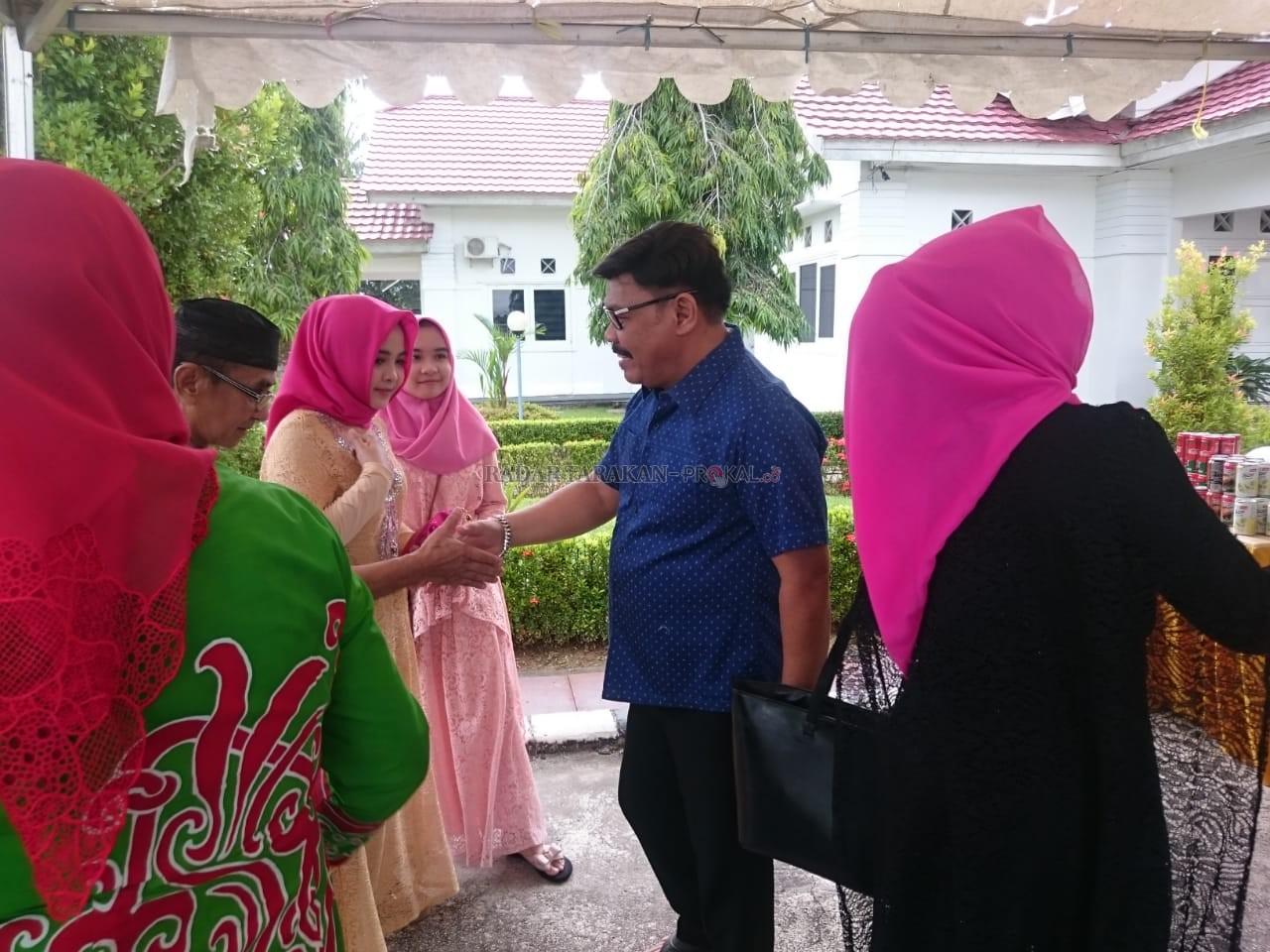 wabup-suguhkan-gado-gado-dan-coto-makassar-saat-open-house