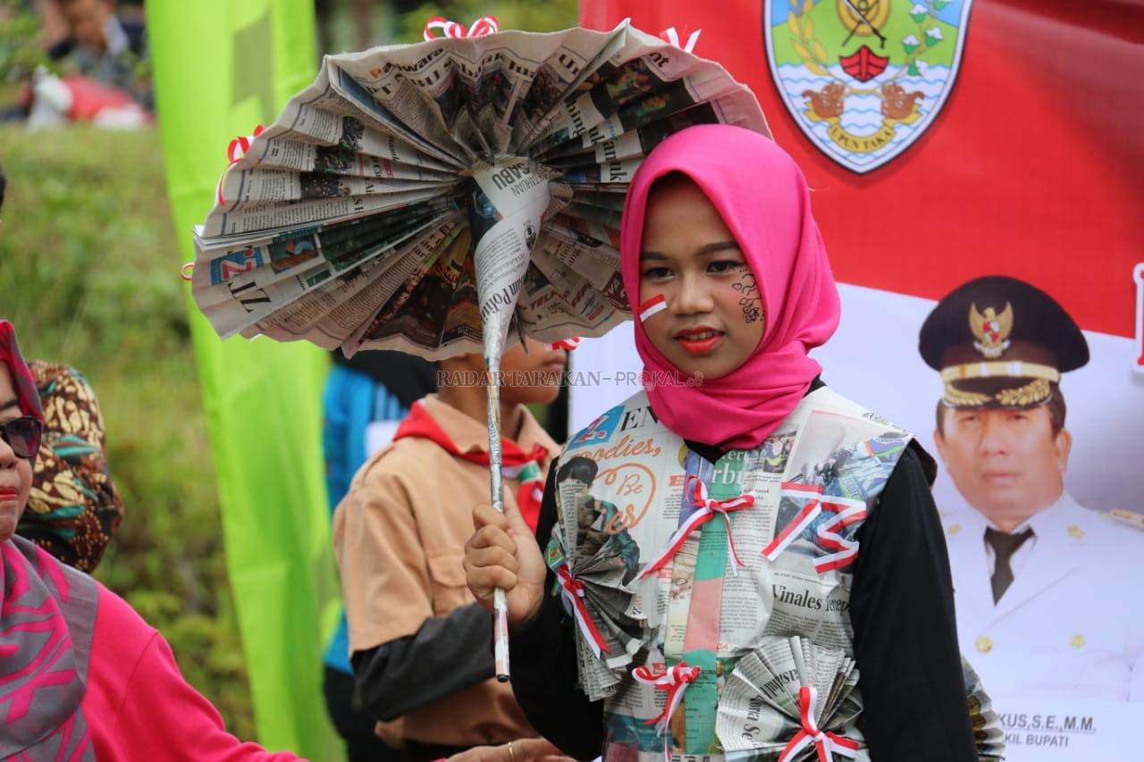 demi-tampil-unik-dan-kreatif-daur-daun-dan-koran-bekas