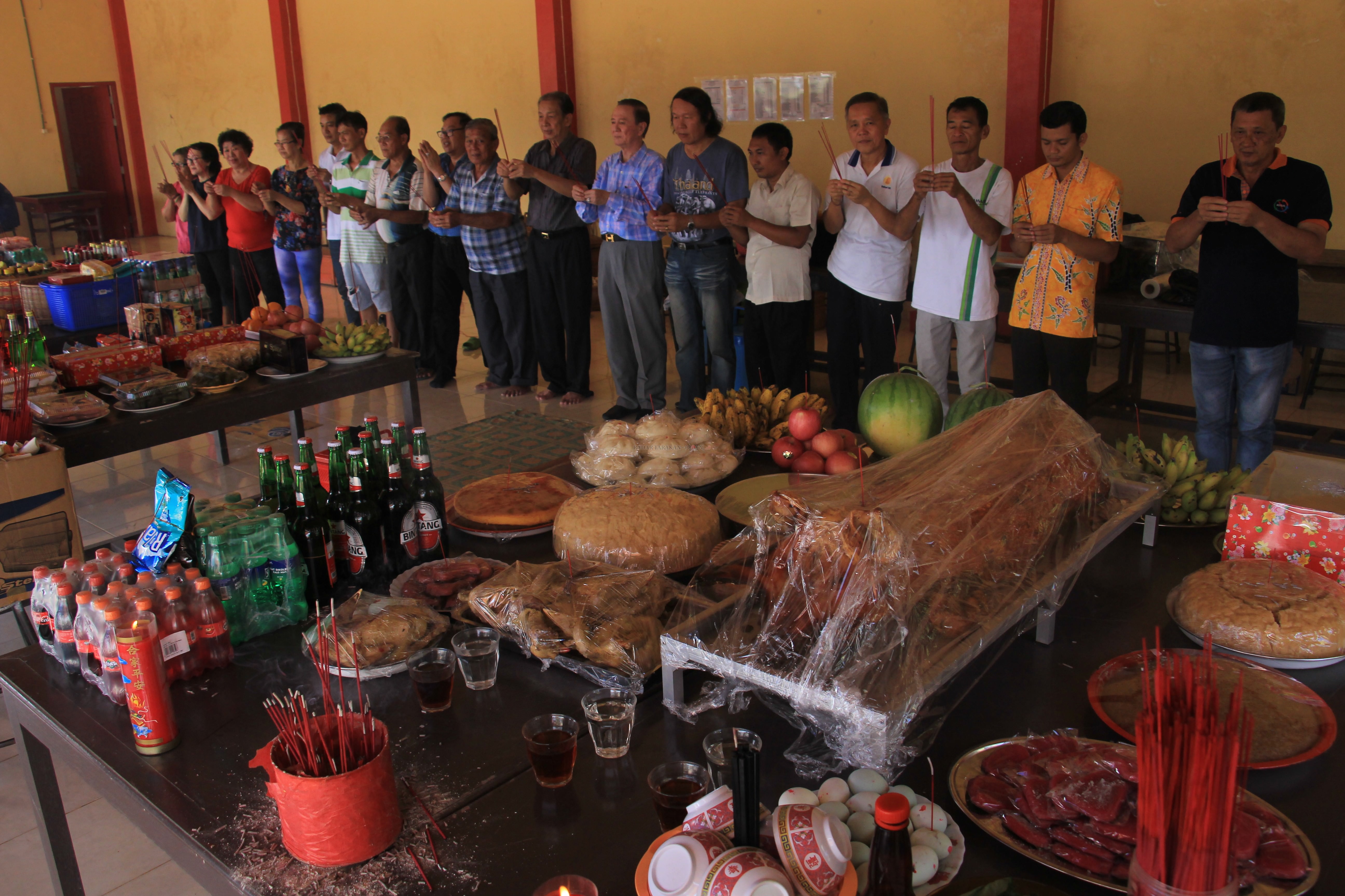 siapkan-altar-sesajen-untuk-para-arwah