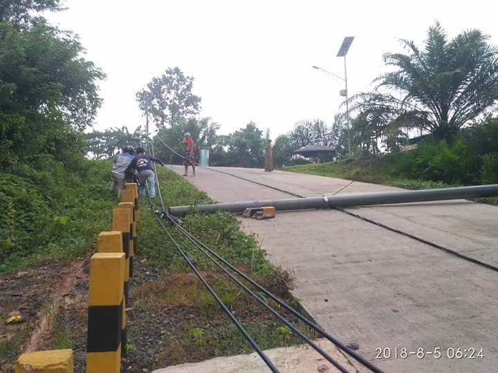 tiang-listrik-mudah-rebah-berbahaya-bagi-masyarakat