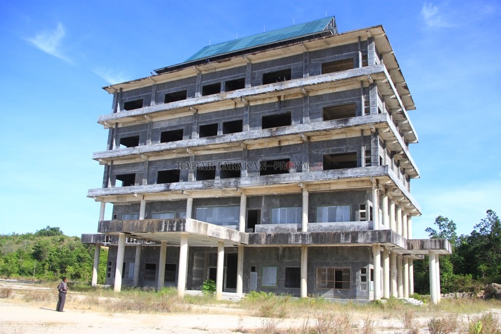 dua-gedung-ubt-yang-mangkrak-jadi-lokasi-uji-nyali