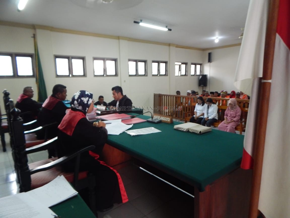 giliran-jadi-saksi-keterangan-amelia-berbelit