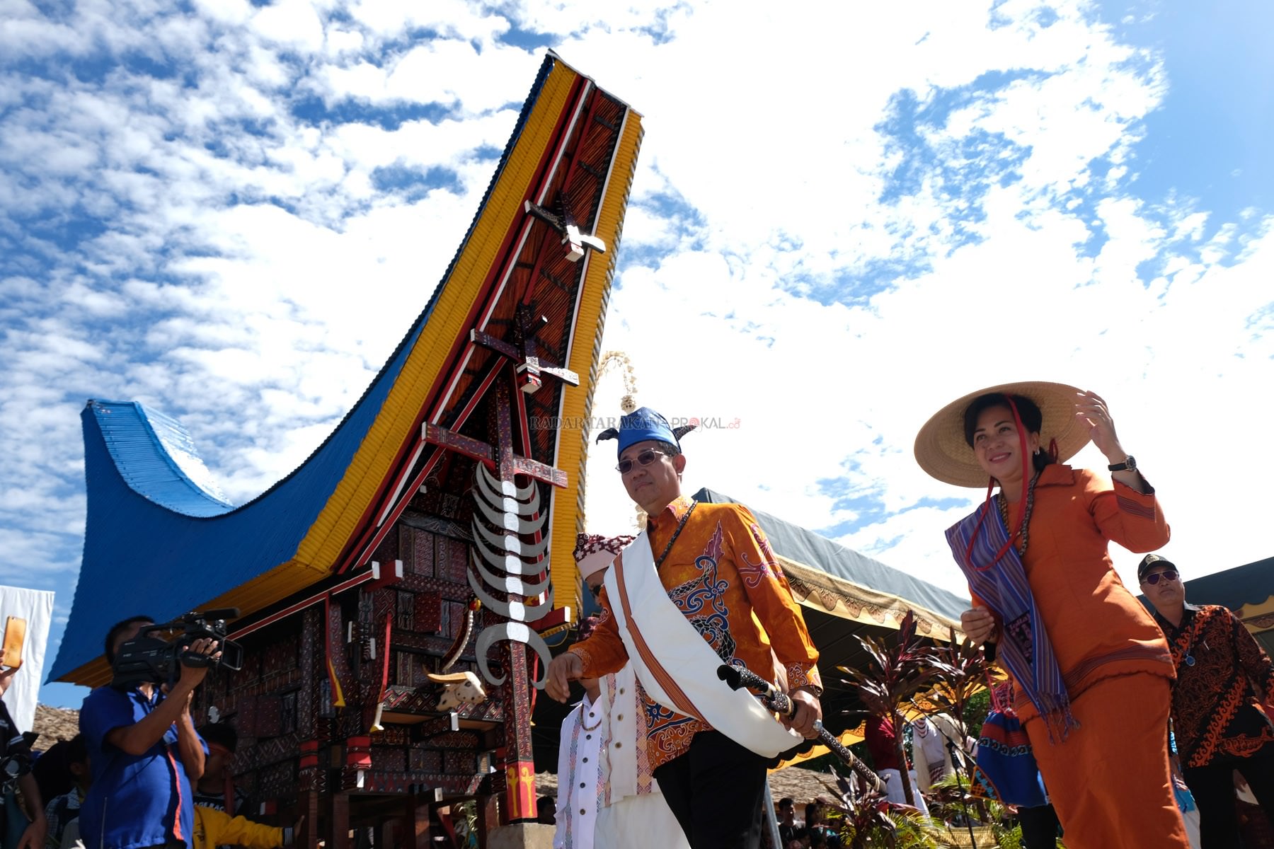 ikat-tunjukkan-semangat-kebersamaan