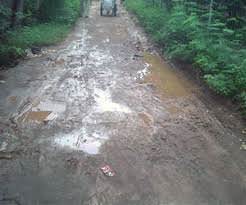 jalan-belum-diaspal-dan-minim-drainase