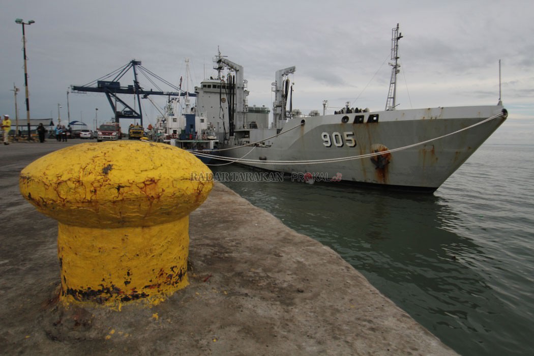 kri-tarakan-905-bersandar-pertama-kali