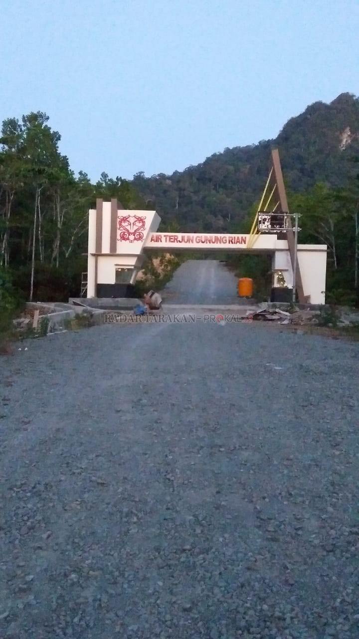 air-terjun-gunung-rian-habiskan-rp-5-miliar