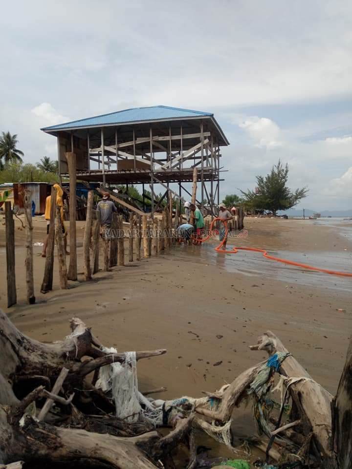 inisiatif-pasang-pemecah-ombak-sementara