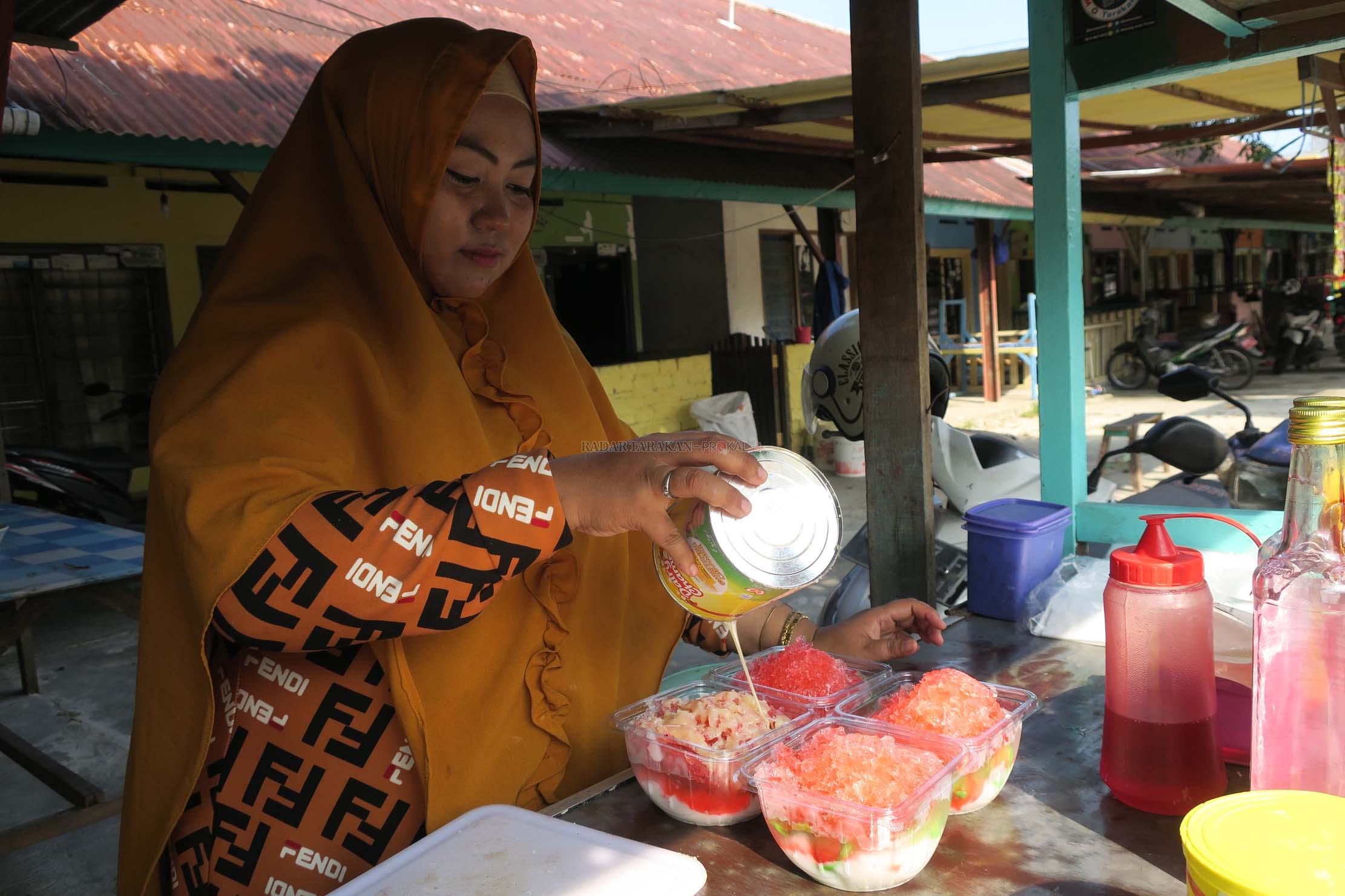 segarnya-es-pisang-ijo-aneka-topping