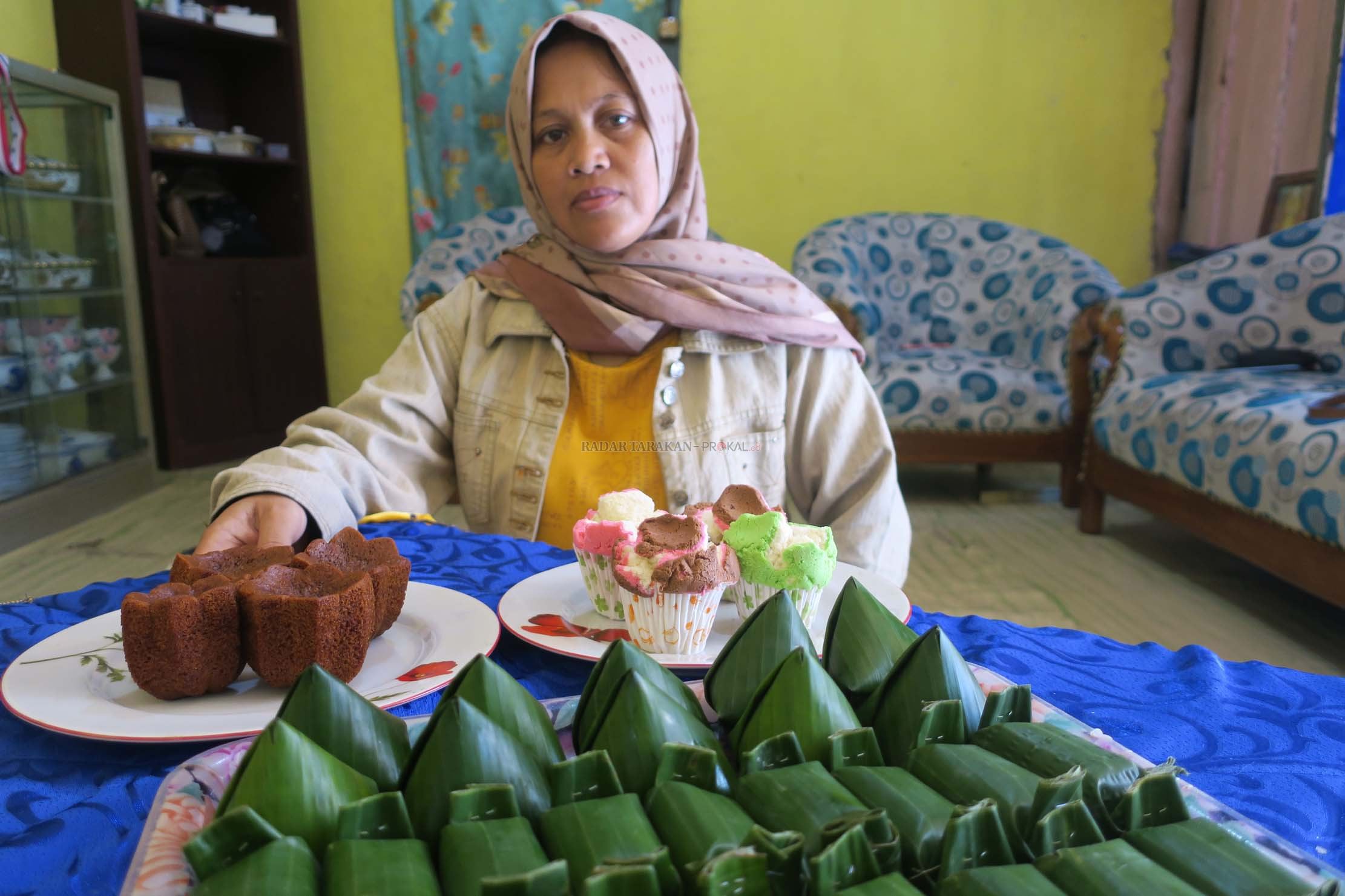 legitnya-kue-tradisional-dibungkus-daun-pisang