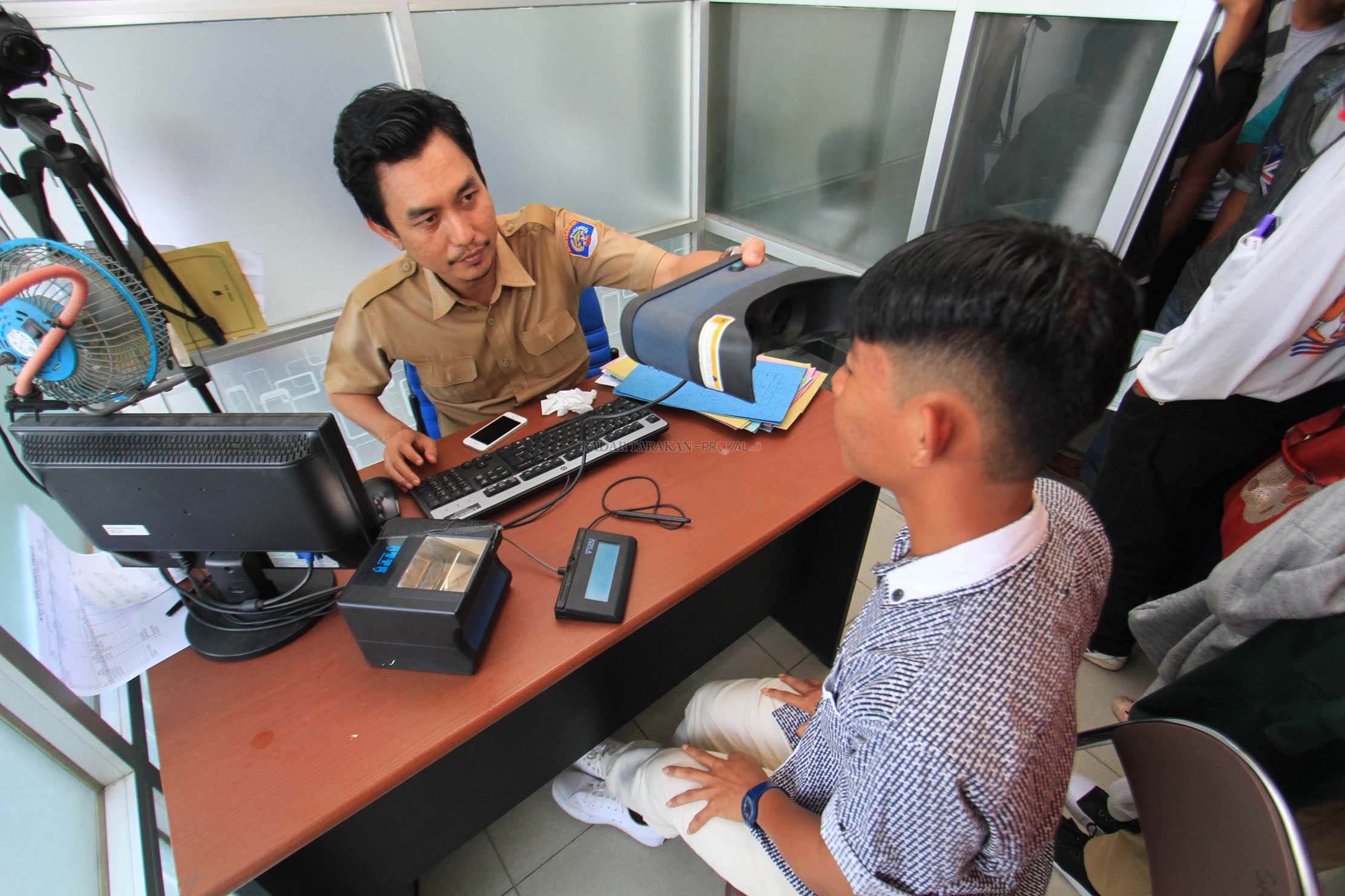 mau-mencoblos-pembuatan-e-ktp-membludak