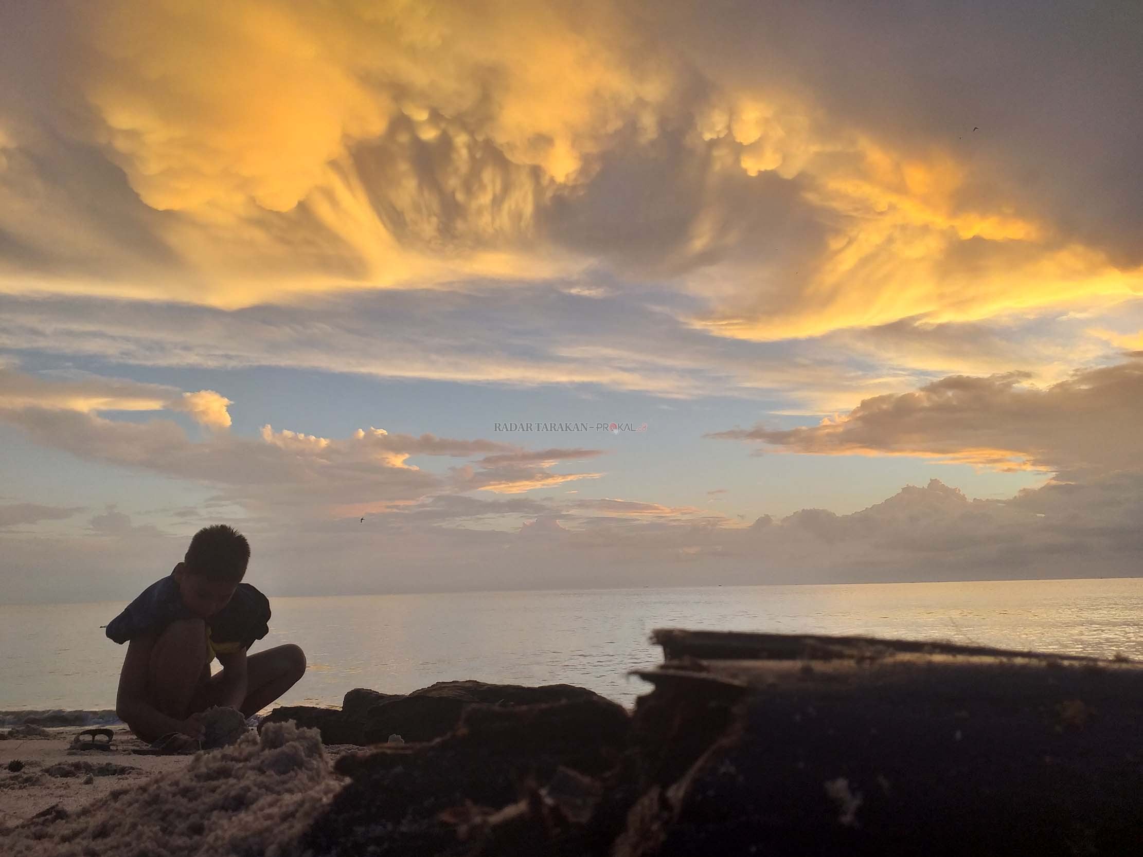 menjemput-pagi-di-pantai-tanah-kuning
