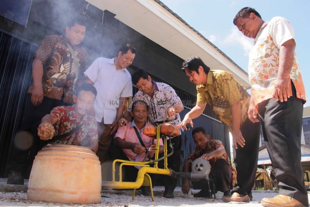 kompor-unik-berbahan-bakar-oli-bekas-dan-air-garam