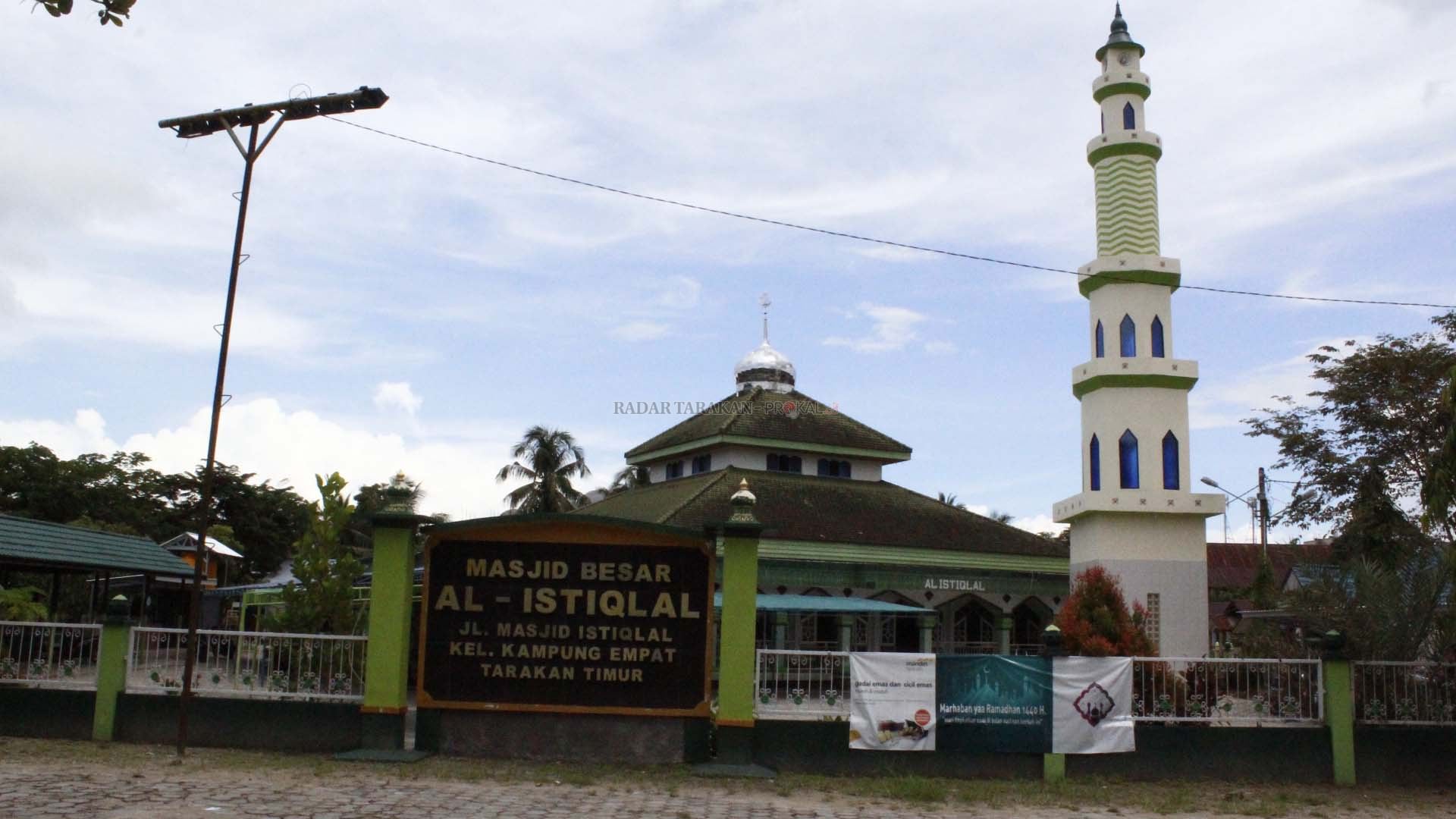 masjid-al-istiqlal-dibangun-atas-swadaya-masyarakat