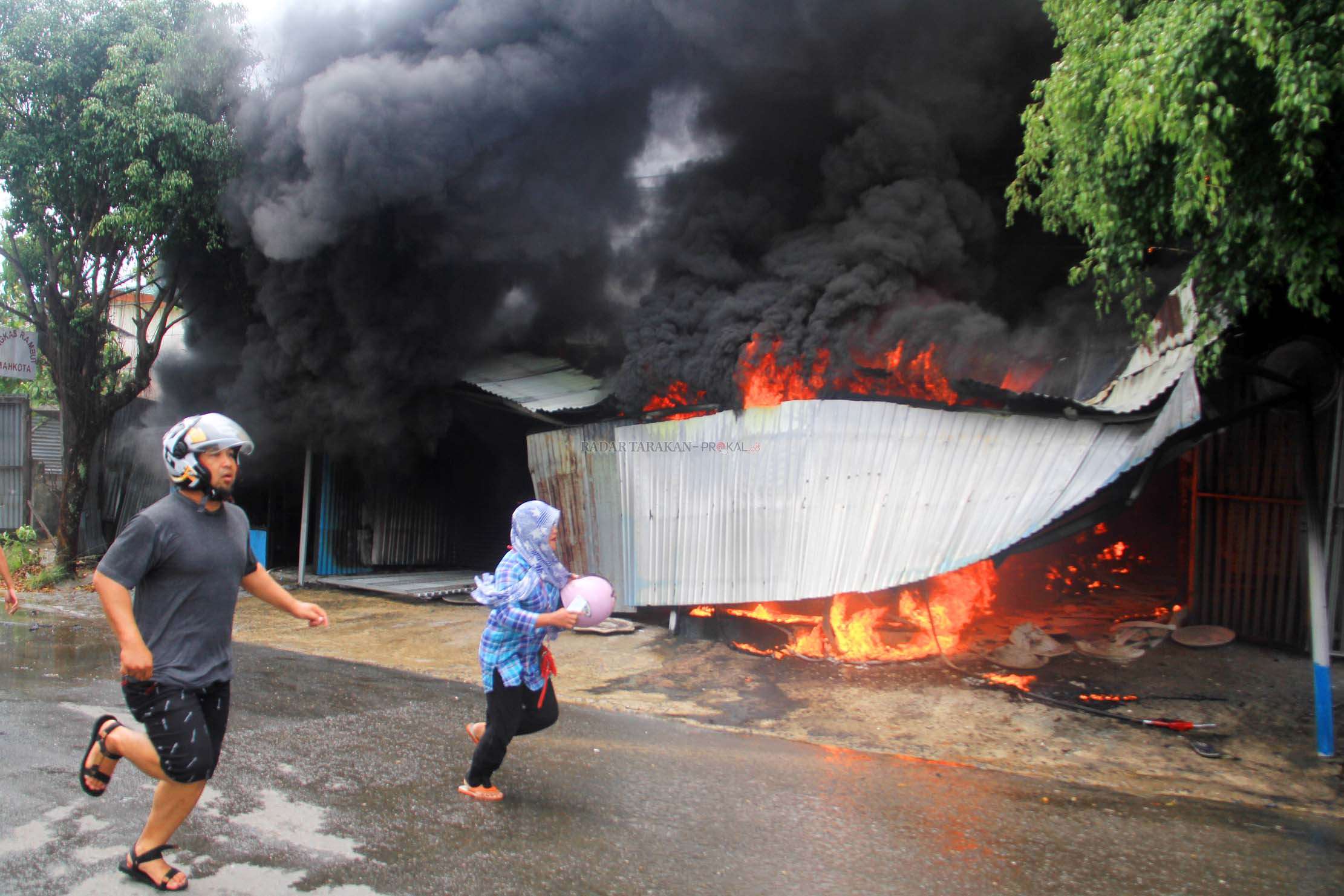 pertamini-terbakar-api-menyambar-saat-isi-tangki