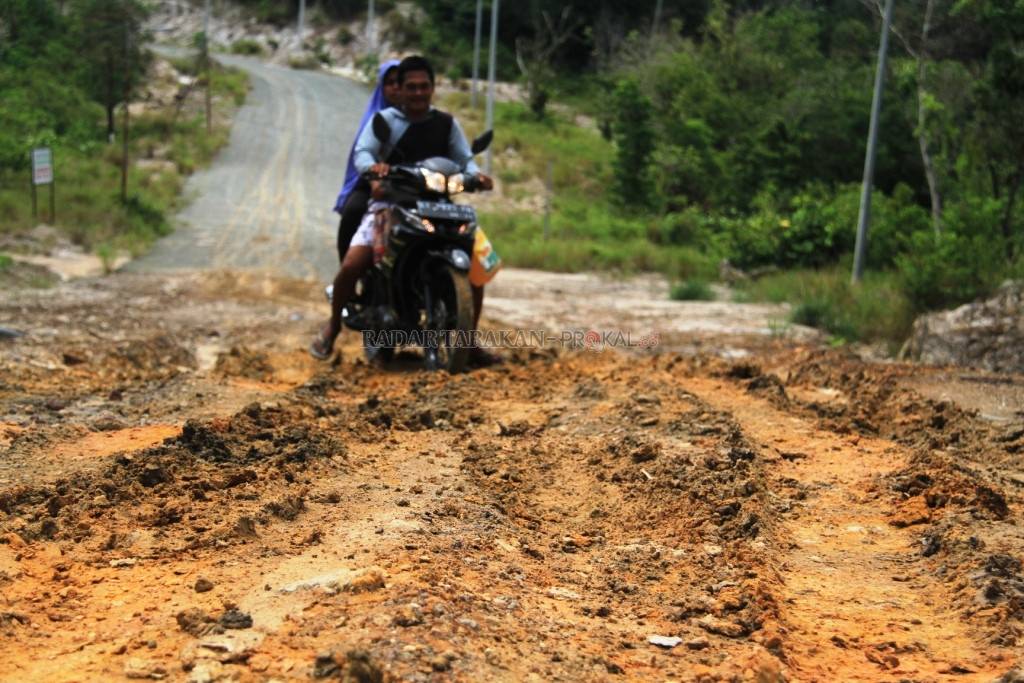 warga-berharap-pembangunan-jalan-dilanjutkan