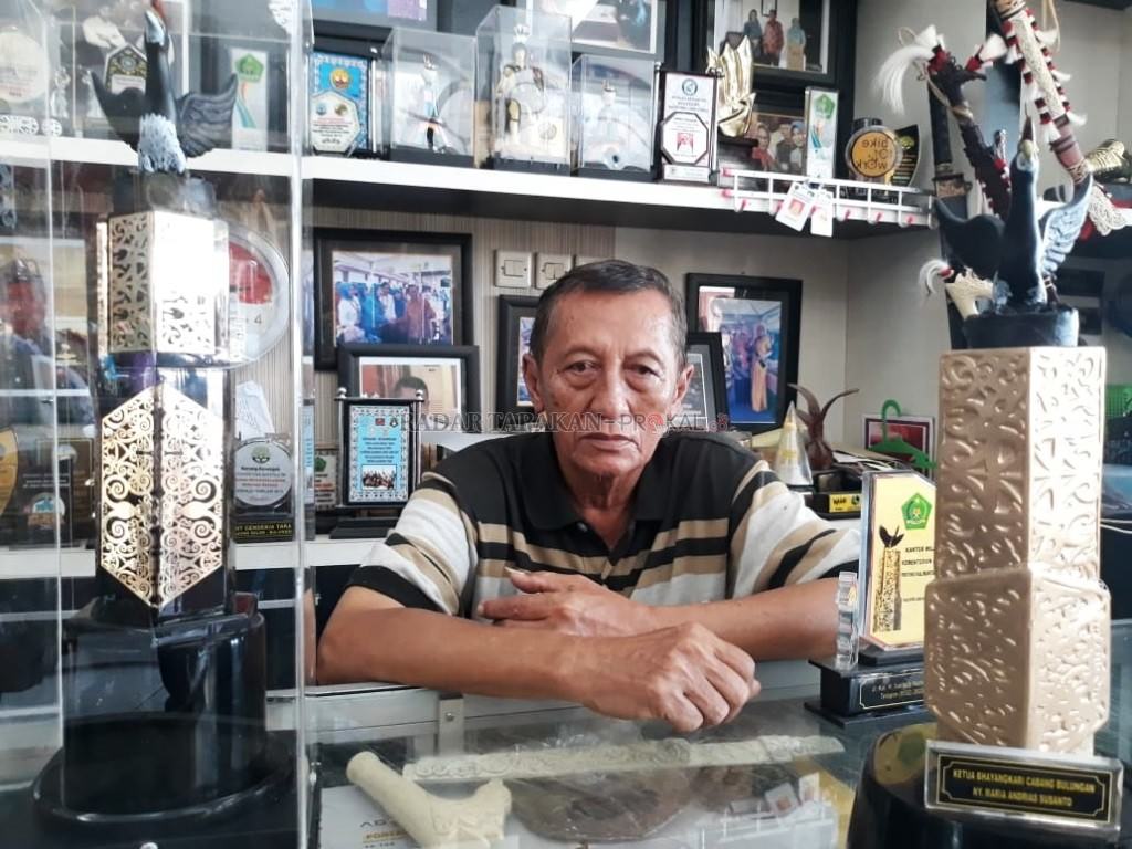 melihat-kisah-abdul-ghafur-seorang-pengrajin-monumen