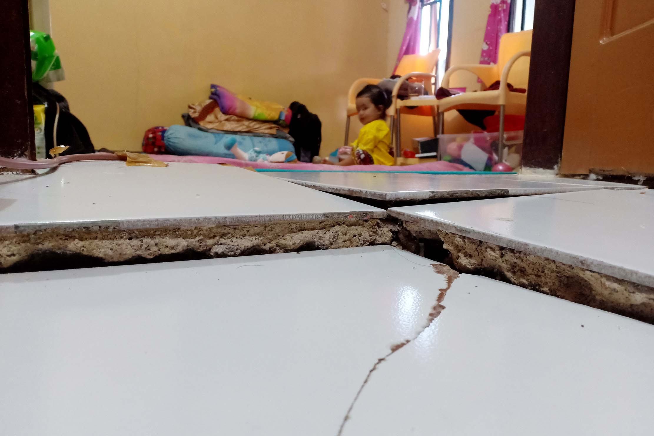 rumah-subsidi-pada-rusak-rerata-lantai-amblas-dinding-retak