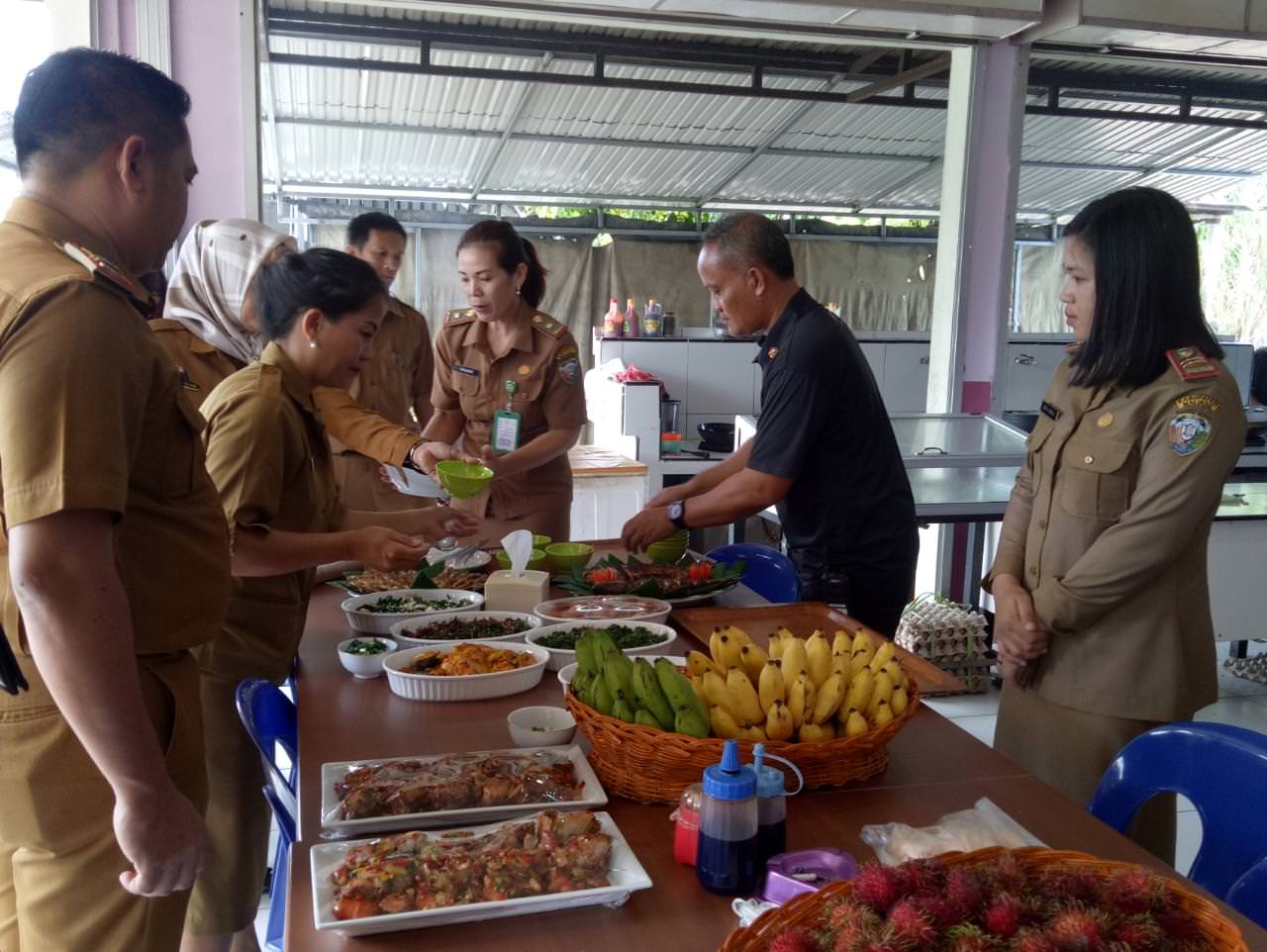 presiden-makan-siang-di-malinau-ini-daftar-menunya