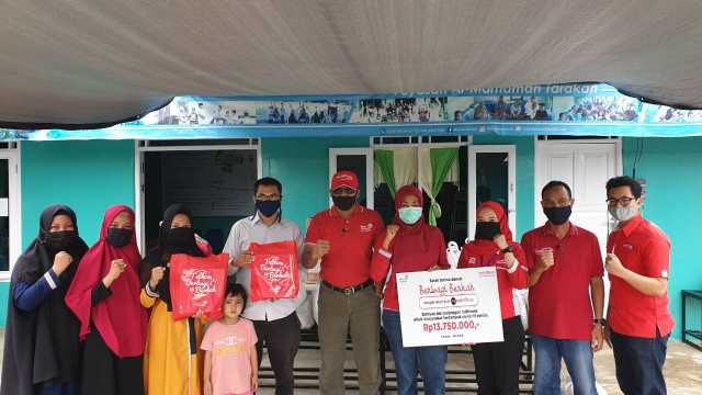 telkom-salurkan-100-paket-sembako