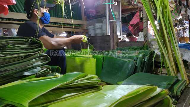 omzet-penjual-daun-pisang-turun-50-persen