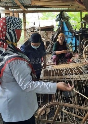 industri-rotan-desa-sebidai-makin-menggeliat
