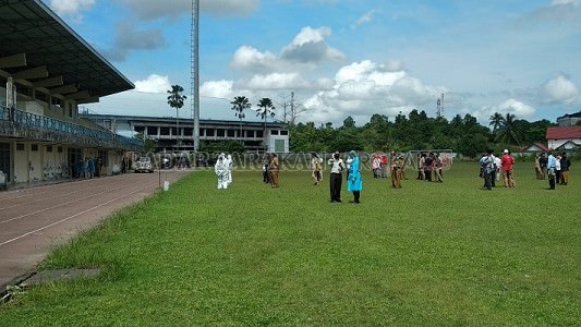 almarhum-bupati-bulungan-disalatkan-di-stadion-andi-tjahjo