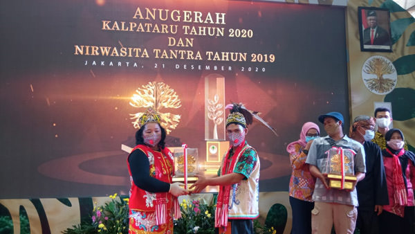 selamatkan-17-ribu-ha-hutan-adat-diganjar-penghargaan-kalpataru