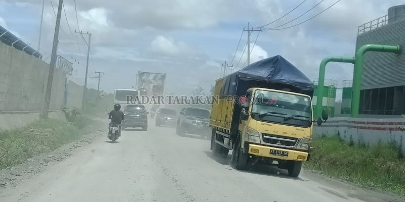 jalan-alternatif-dipenuhi-debu