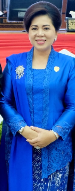 ping-jadi-wanita-pertama-jabat-ketua-dprd-malinau