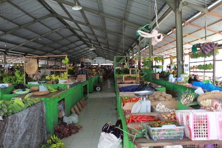 pasar-induk-masih-semrawut