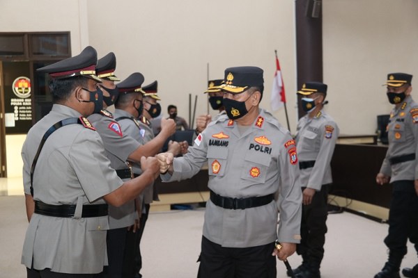 dua-pejabat-utama-polda-dimutasi