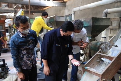menteri-bumn-dan-bri-dukung-produksi-padi-model-bisnis-klaster-penggunaan-teknologi-modern-di-cirebon
