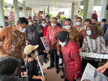 bank-mandiri-dukung-penyaluran-bantuan-sosial-di-kalimantan-barat