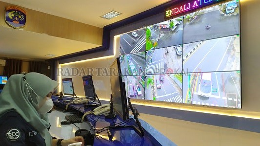 puluhan-cctv-terhubung-command-center