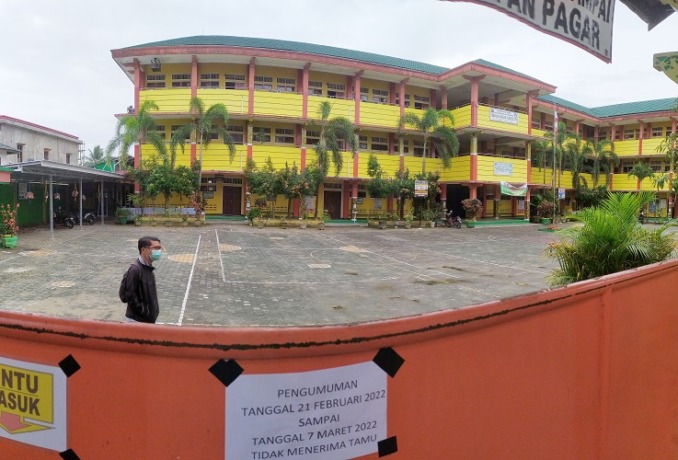 SIKAPI PERKEMBANGAN PANDEMI: SDN 018, salah satu sekolah di Tarakan yang sudah memberlakukan lockdown. FOTO: IFRANSYAH/RADAR TARAKAN