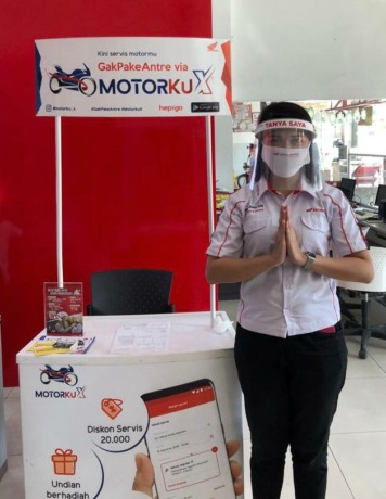 Astra motor Kaltim 1 juga memastikan seluruh staff dalam keadaan sehat dan fit, petugas kebersihan AHASS juga selalu menyemprotkan disinfektan setelah kontak dengan pengunjung serta layanan servis kunjung yang disediakan Astra Motor Kaltim 1 demi memudahk