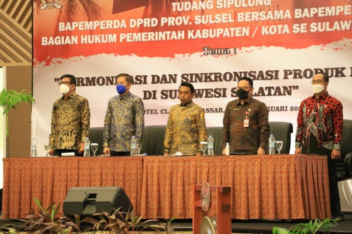 HARMONISASI: Rapat terkait peraturan daerah (perda) se-Sulawesi Selatan (Sulsel) di Hotel Claro Makassar, Minggu (13/2). (Puspen Kemendagri)